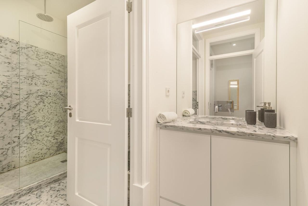 Modern Flat In Downtown Lisbon By Lovelystay ภายนอก รูปภาพ