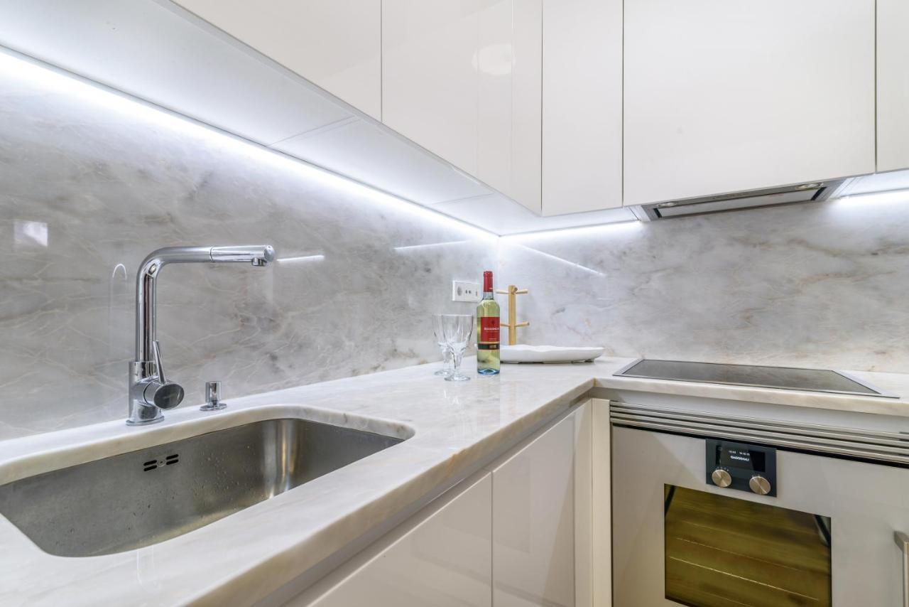 Modern Flat In Downtown Lisbon By Lovelystay ภายนอก รูปภาพ